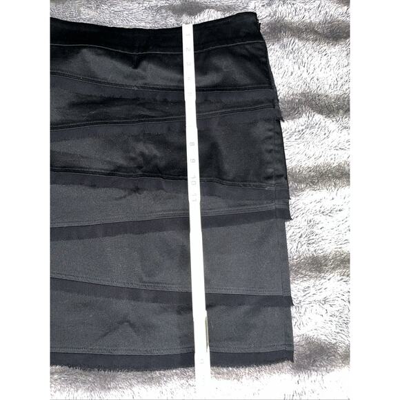 WHITE HOUSE BLACK MARKET Layered Black Pencil Skirt Women's Size 6 - Picture 2 of 6